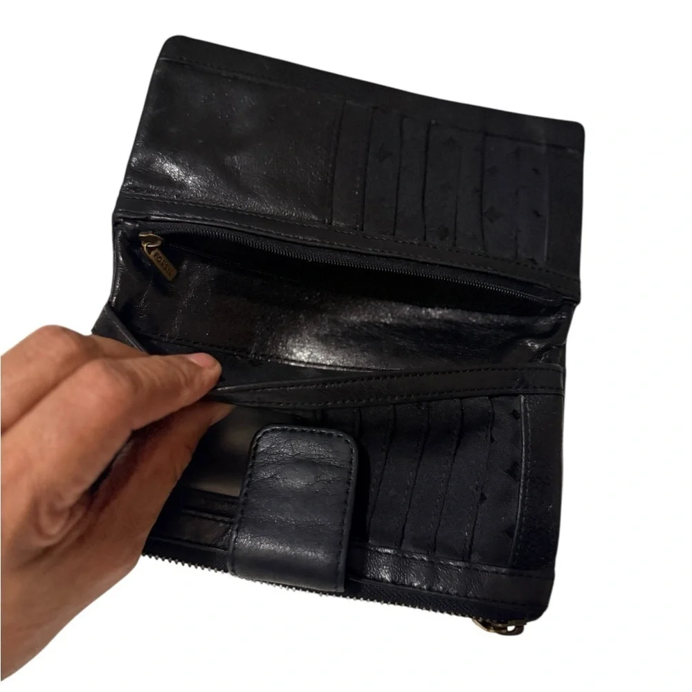 Fossil Black Leather women's vintage wallet in great condition soft with zipper